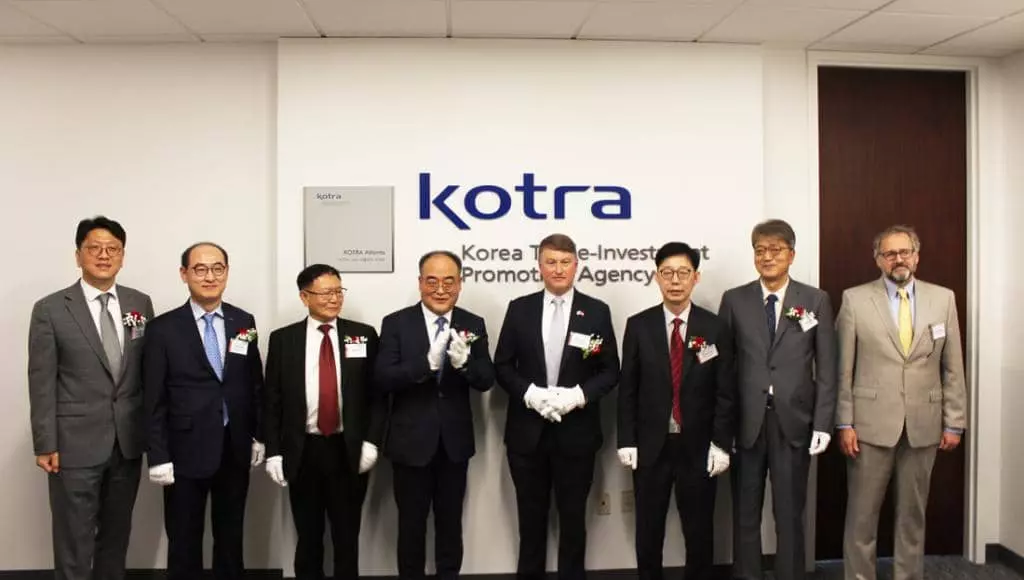 코트라(KOTRA, 대한무역투자진흥공사)가 애틀랜타 무역관 개관식을 지난 31일 벅헤드 소재 본관 대회의실에서 개최했다.