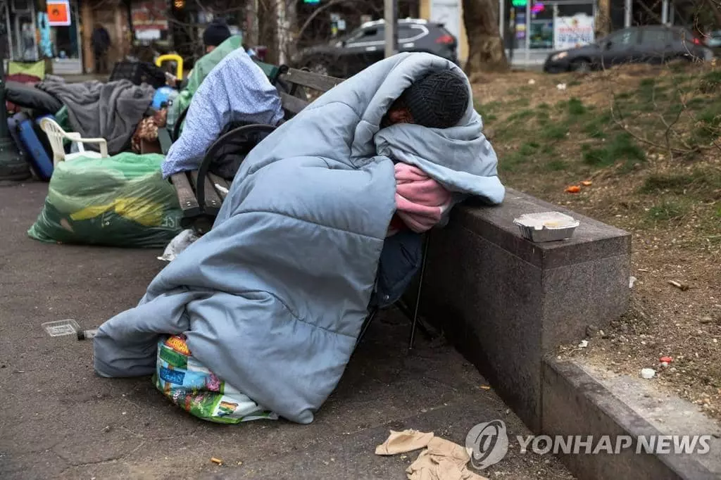 뉴욕 공원의 노숙인[로이터 연합뉴스 자료사진 재판매 및 DB 금지]