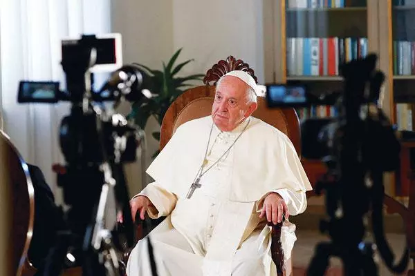  프란치스코 교황이 최근 한 인터뷰에서 낙태권 지지 가톨릭 정치인에 이는‘양심의 문제’라는 뜻을 내비쳤다. [로이터]