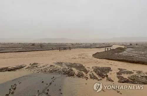 폭우로 돌발 홍수가 발생한 미국 데스밸리 공원