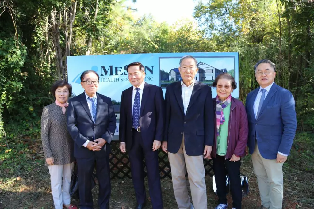 미선 어시스티드 리빙 퍼실리티 기공식에 참석한 한인 닥터들.