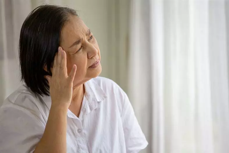 날씨가 추워지면 고혈압 환자는 약을 복용해도 혈압이 10㎜Hg 이상 올라가면서 뇌졸중이 발병할 위험이 높아진다. 	

