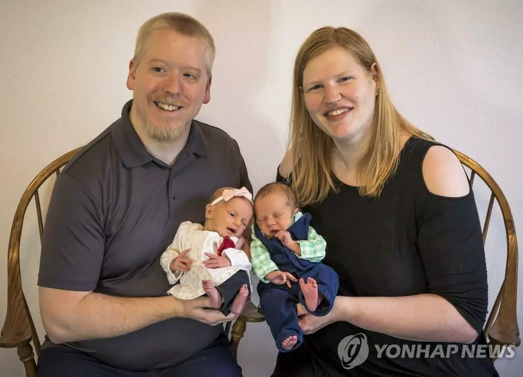 리지웨이 부부와 쌍둥이 남매 리디아, 티머시[연합뉴스 자료사진]