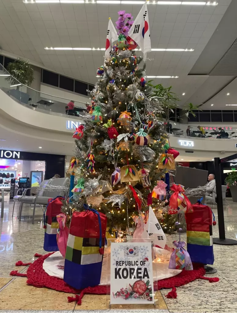 <포토뉴스> 애틀랜타 공항에 한국 성탄트리