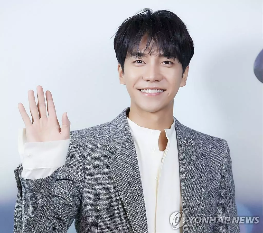 이승기, 후크 대표 등 4명 형사고소…"음원·광고료 일부 숨겨"