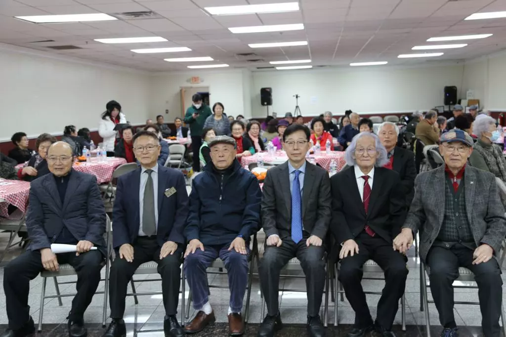 22일 노인회 총회 및 송년회에 참석한 인사들과 노인회원들이 한자리에 모였다.