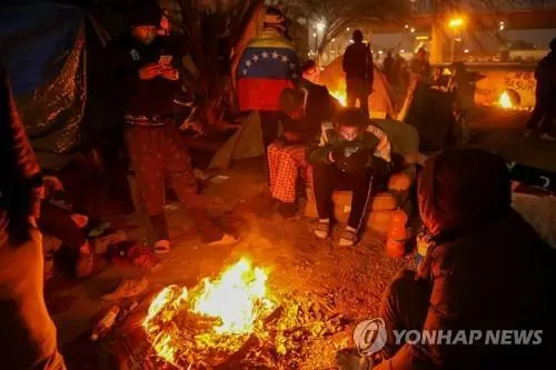 멕시코 임시 캠프에 모인 미국 이민 희망 베네수엘라인들