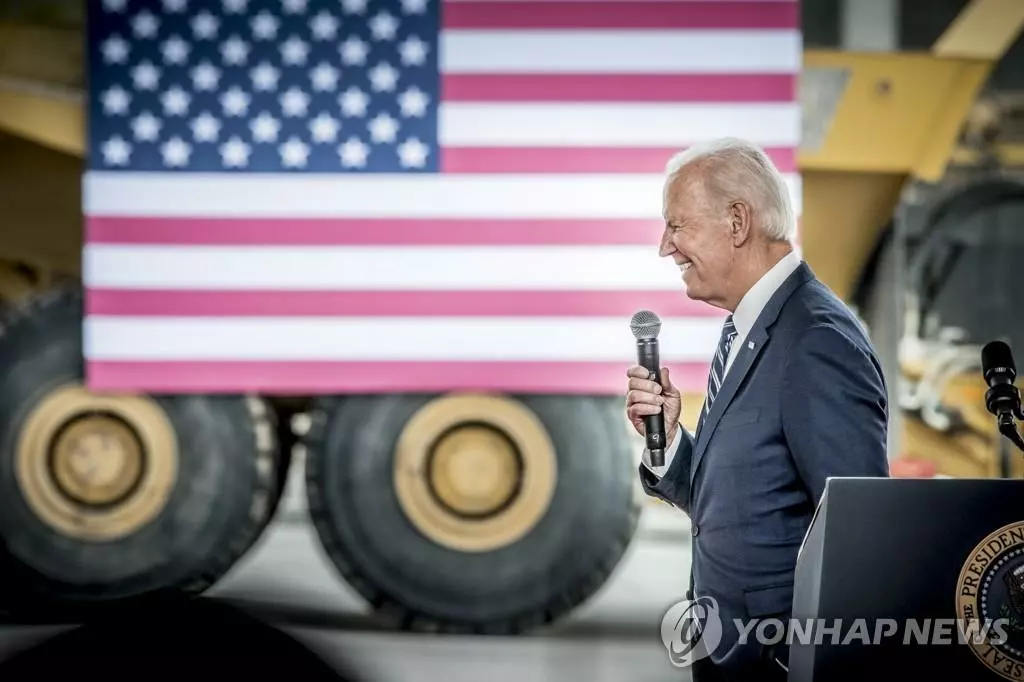 조 바이든 대통령이 2022년 12월 6일 애리조나주 피닉스에 있는 대만 반도체 기업 TSMC 사업장에서 발언하고 있다. [EPA 연합뉴스 자료사진. 재판매 및 DB 금지]