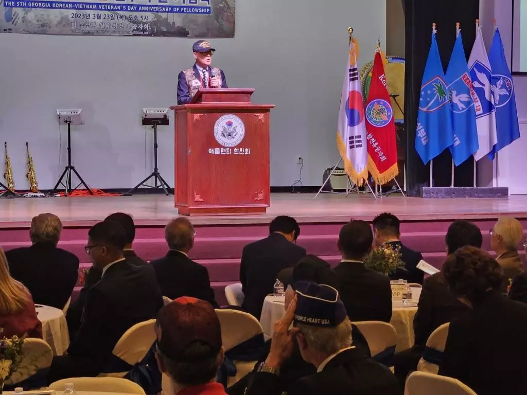 23일 애틀랜타한인회관에서 열린 조지아 한국군 월남참전 전우의 날 제5회 기념식에서 여봉현 회장이 "자유와 평화를 지키려던 정신 이어지기를 기대한다"며 환영사를 전하고 있다.