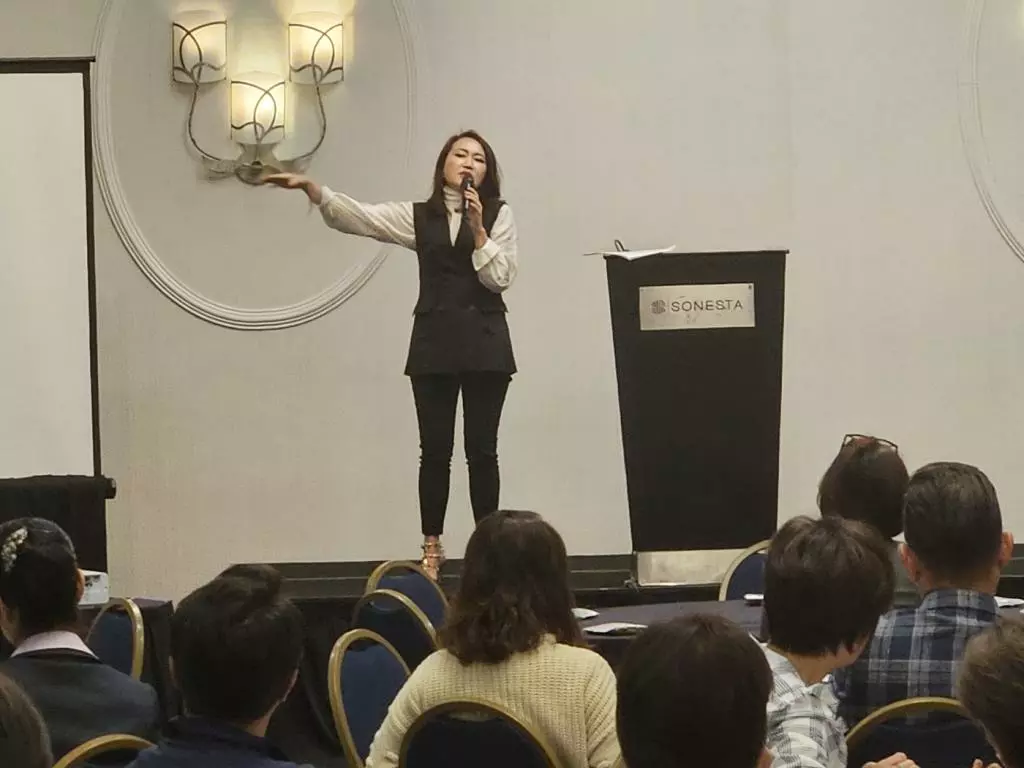 20일 둘루스 소네스타 호텔에서 열린 조지아한인부동산협회 라이선스법 연장교육에서 김수영 대표가 강의를 하고 있다.