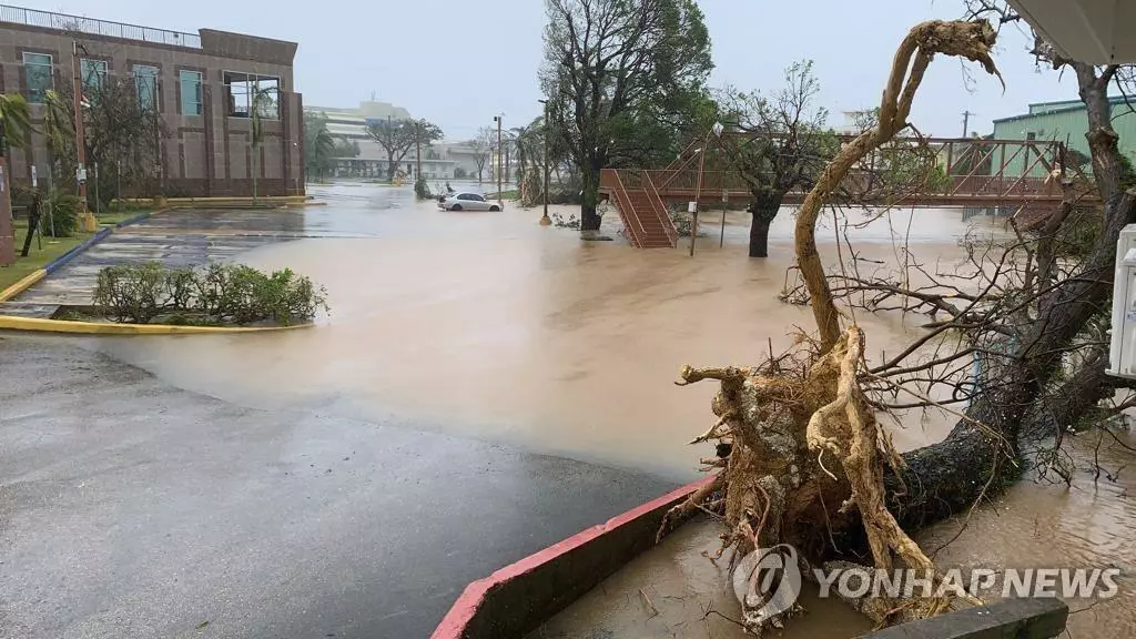 괌 태풍이 지나간 자리