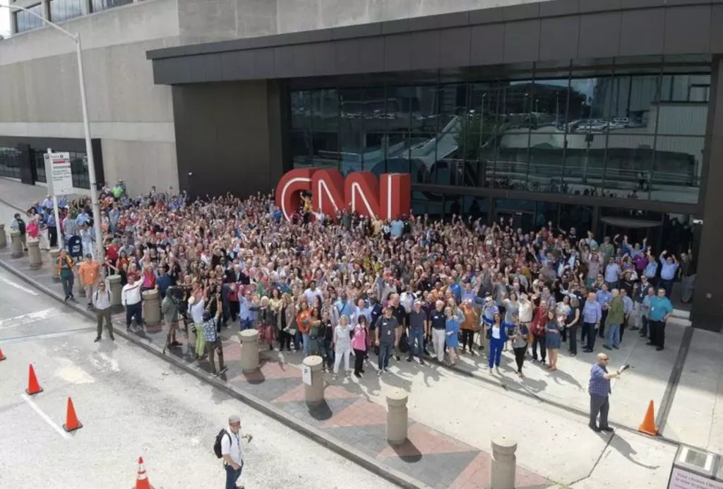 "CNN 센터 Bye Bye!", 직원들 작별 모임