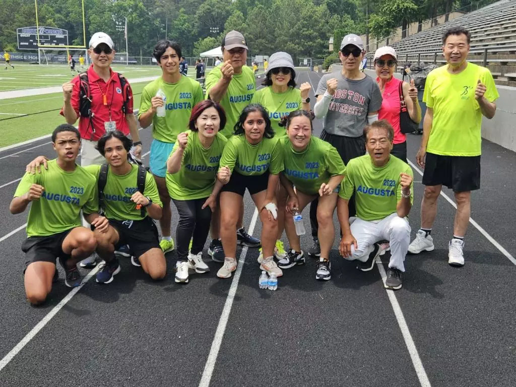 육상 400계주 우승팀 어거스타 선수단