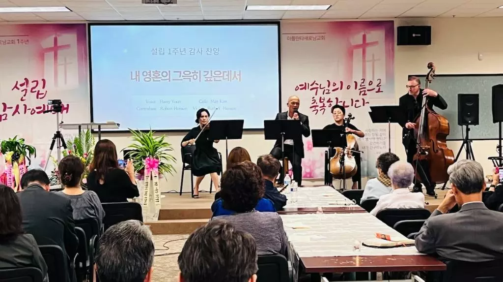 "하늘문 열리는 예배로 나오라" – 새로남교회 1주년 감사예배