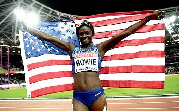  미국의 토리 보위가 영국 런던 스타디움에서 열린 2017 런던 세계육상선수권대회 100m 결승에서 우승한 뒤 환호하고 있다. [로이터]
