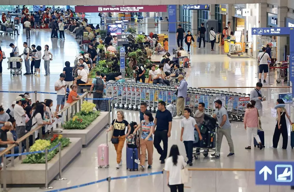 미 시민권자를 포함한 방문객들의 한국 입국절차가 당분간 편해질 전망이다. 인천공항 입국장 모습.<연합>