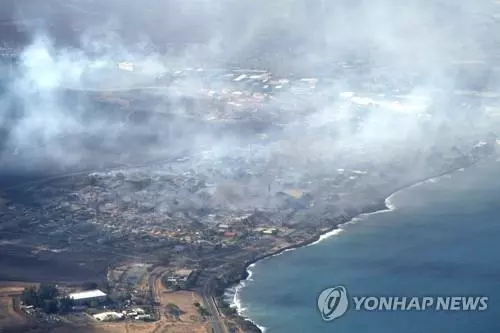 9일 대형 산불에 모두 타버린 하와이 마우이섬의 라하이나 해변 마을[카터 바토(Carter Barto)/AFP=연합뉴스. 재판매 및 DB 금지]