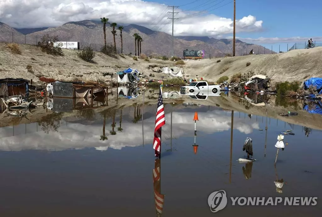 캘리포니아주 내륙 지역인 커씨드럴 시티 일부 지역이 침수된 모습[AFP=연합뉴스. 재판매 및 DB 금지]