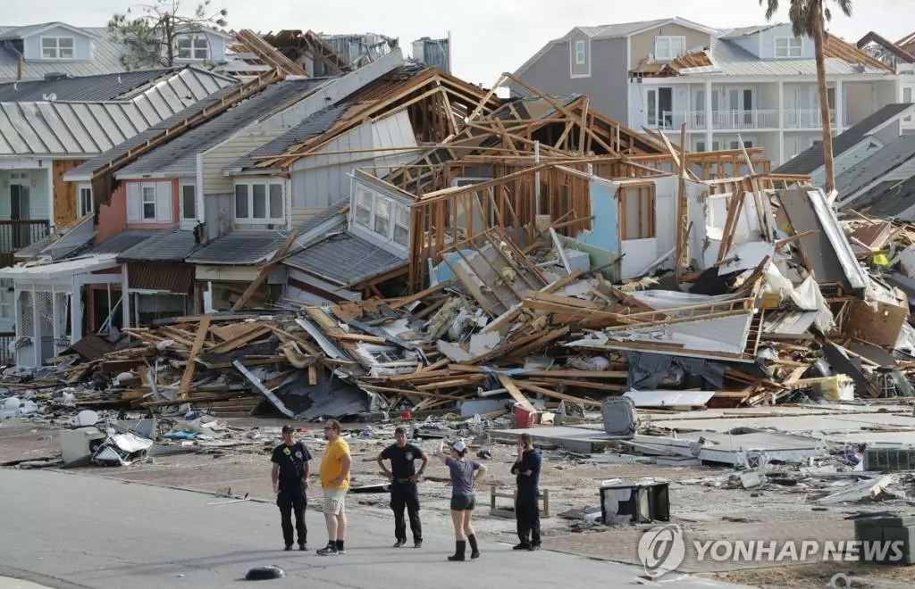 허리케인에 무너진 플로리다 해변가 가옥[AP 연합뉴스]