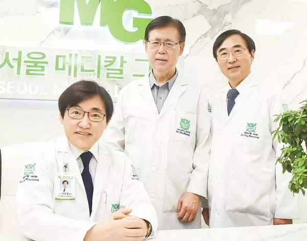  서울메디칼그룹(SMG)가 창립 30주년을 맞아 5일 30주년 기념행사를 갖는다. SMG의 핵심 리더그룹인 차민영(왼쪽부터) 회장과 김동훈 의료고문위원장, 한경모 재무이사. [SMG 제공]