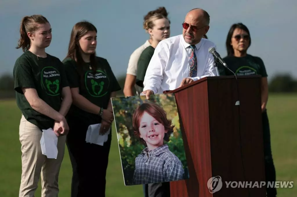 총기 규제 촉구 집회에서 발언하는 샌디훅 총격 사건 피해자 유족[AFP 연합뉴스 자료사진]