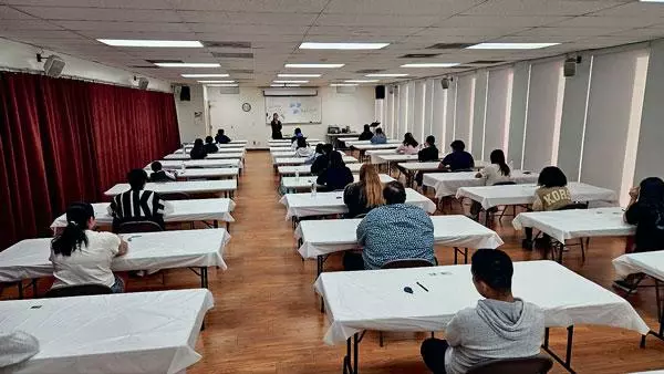  지난 14일 LA 한국교육원에서 한국어능력시험이 치러지고 있다. [교육원 제공]
