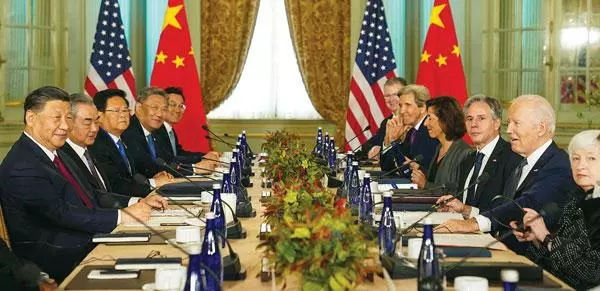  조 바이든 대통령과 시진핑 중국 국가주석이 15일 각료들과 함께 확대 정상회담을 하고 있다. [로이터]